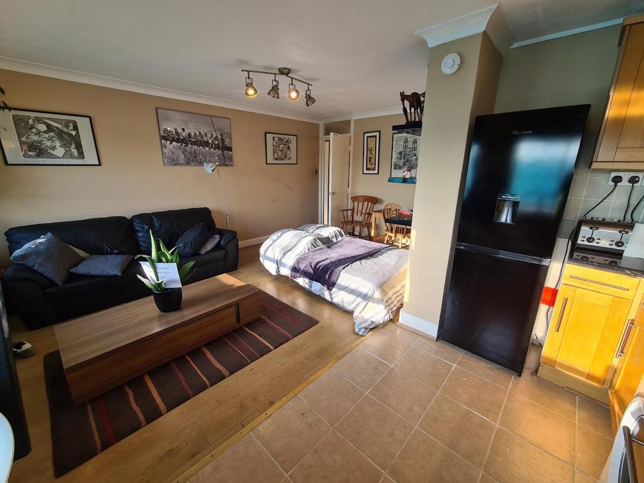 Cheap Kensington Apartment Central Лондон Экстерьер фото